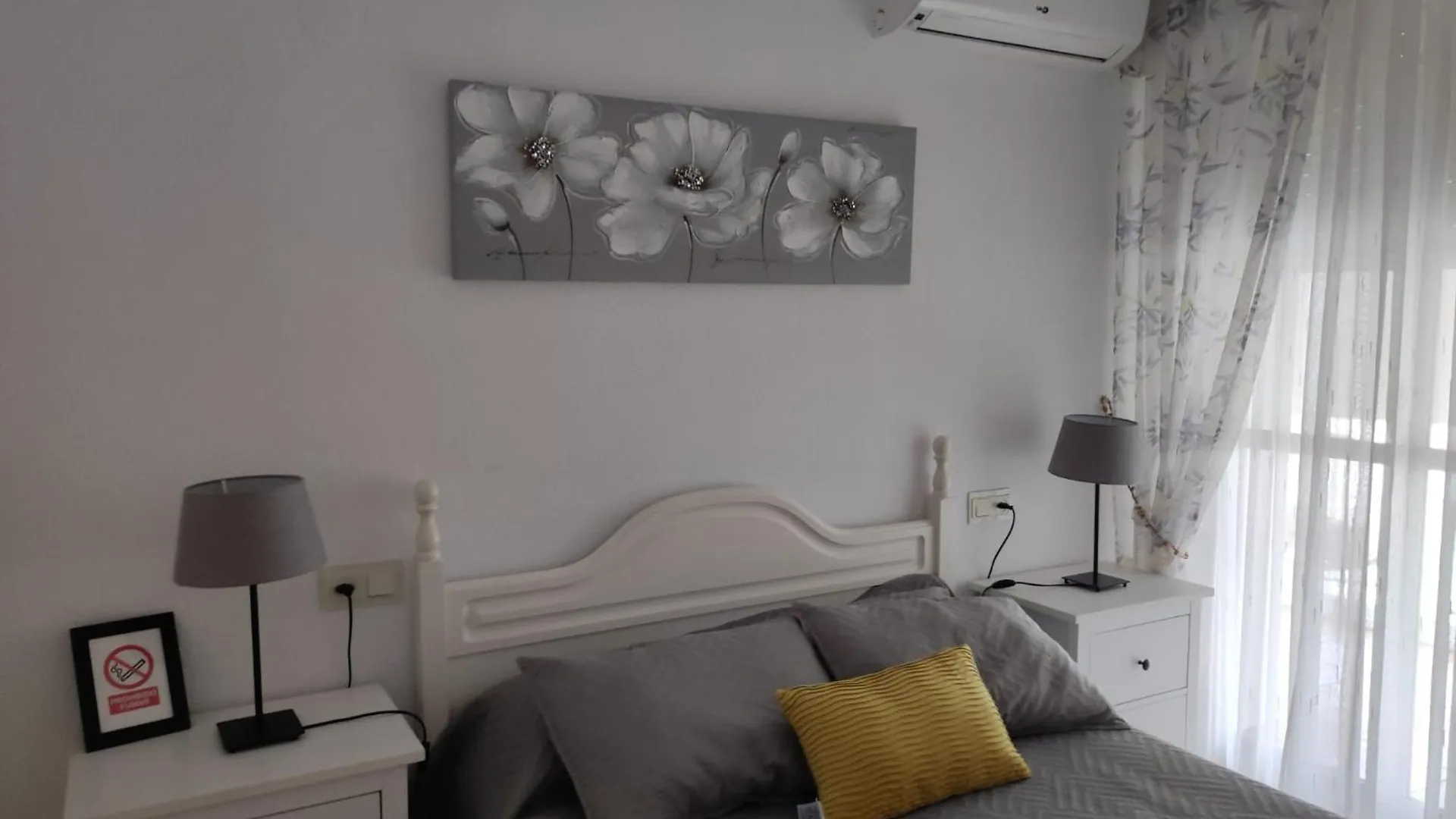פואנגירולה Apartamento Al Lado De La Playa 0*,  ספרד